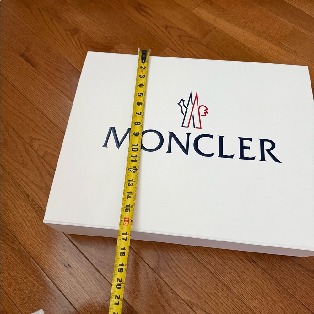 Moncler White Gift Box with Logo - Picture 5 of 6